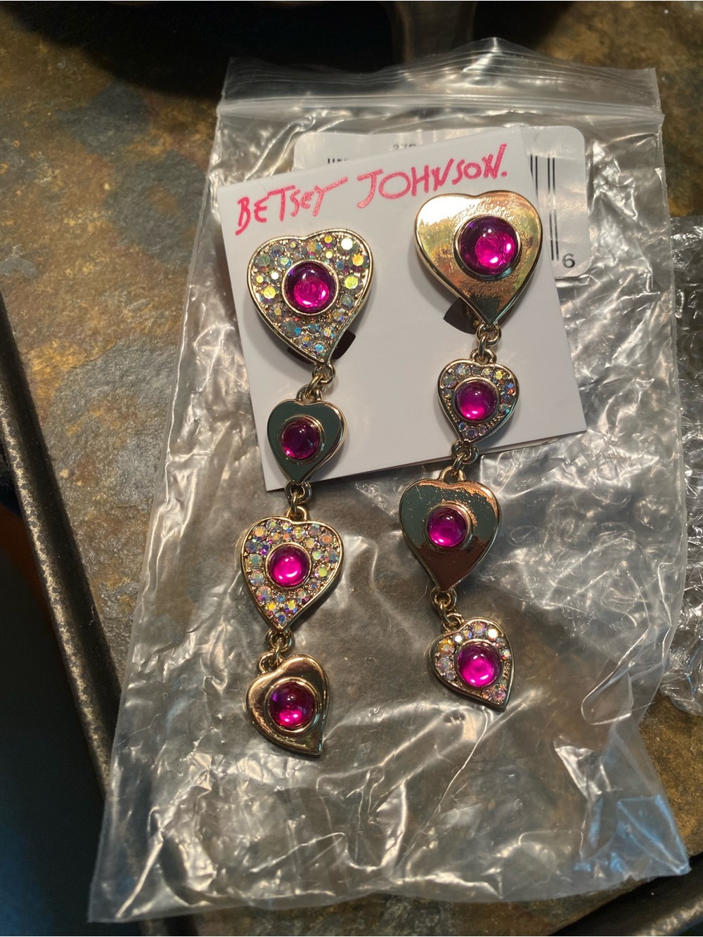 Betsey Johnson Gold-Tone Pink Heart clip on Drop Earrings 3” NWT